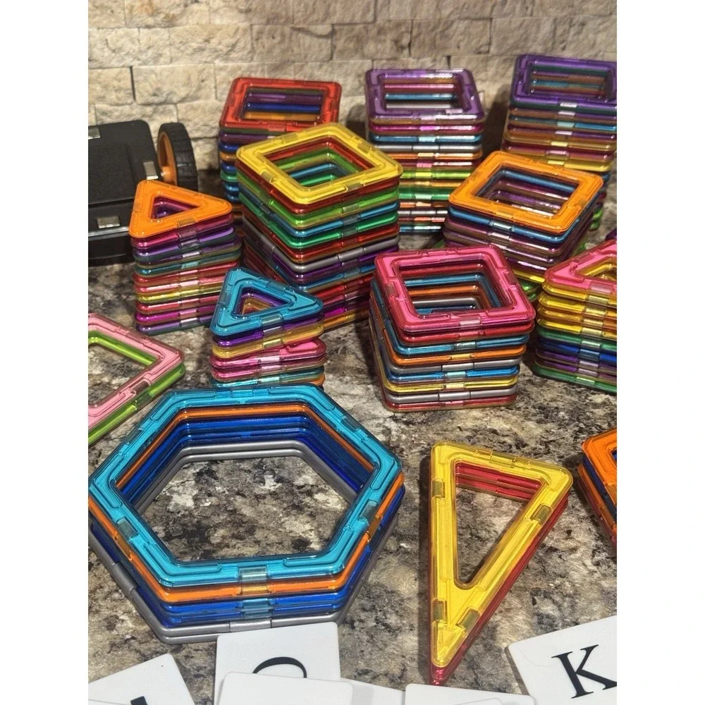 Magformers Magnetic Building Tiles Blocks Lot of 166 Assorted Colors & Shapes